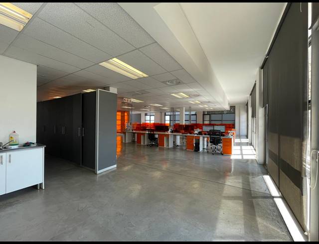 296M² OFFICE TO LET IN BRYANSTON